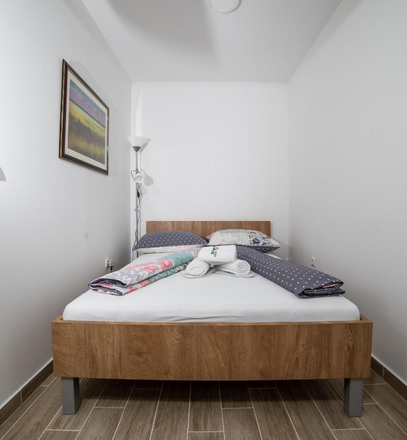 Apartmani Spoljar Zupanja Exterior photo